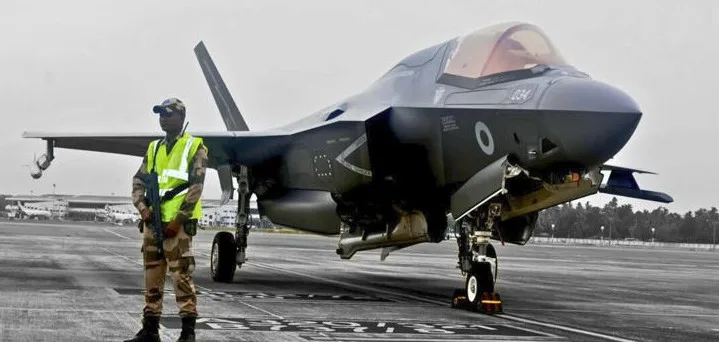 UK F-35B jet Stranded in Kerala: 25 Engineers Rushed In for Critical Repairs